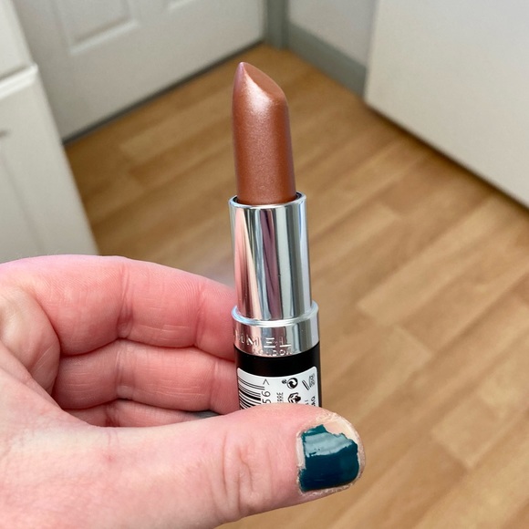 NWT ⭐️ Revlon “Coffee Shimmer #264 Lipstick - Picture 1 of 2